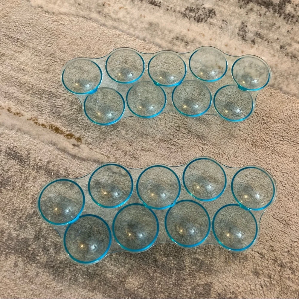 💕 Bundle of 2 plastic light blue egg holders
